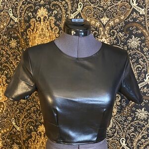 🖤 NWOT Pretty Little Thing Black Vegan Leather Crop Tee 4